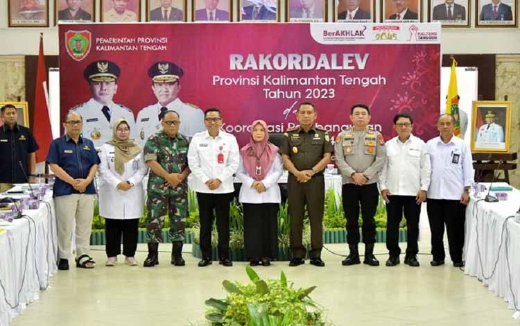 Asisten Ekbang Kalteng Tekankan Peran Penting Pengendalian dan Evaluasi Rencana Pembangunan
