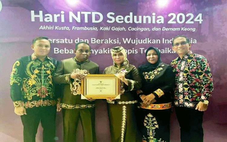 Pulang Pisau Terima Sertifikat Bebas Penyakit Frambusia dari Kemenkes
