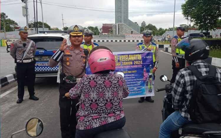 Kasatlantas Polresta Palangka Raya Sosialisasikan Larangan Knalpot Tak Sesuai Spesifikasi Teknis
