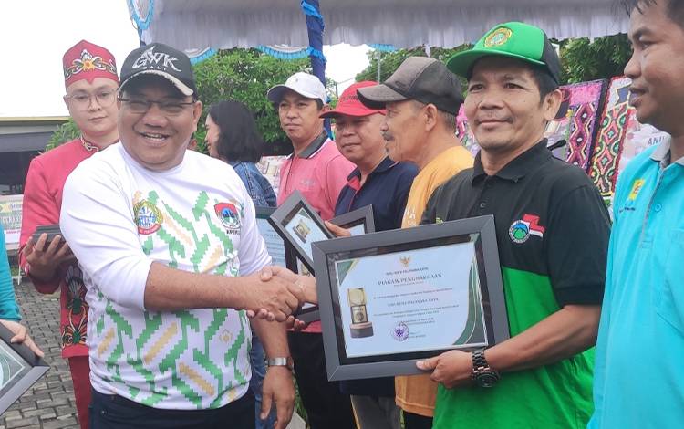 Aktif Peduli Kebersihan, Pemko Palangka Raya Beri Penghargaan LDII Palangka Raya