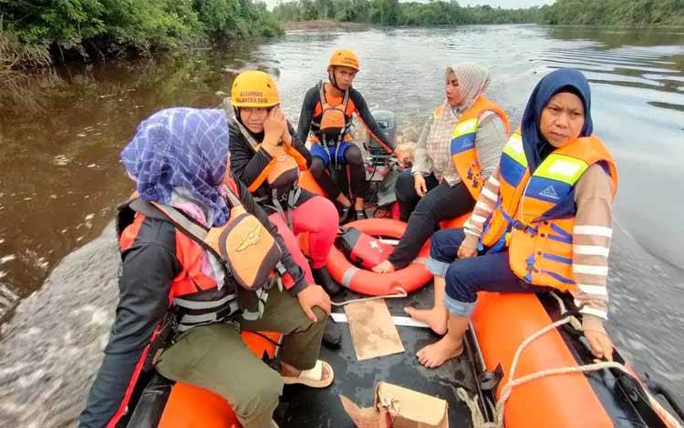 Wabup Kotim Ikut Mencari Orang Tenggelam di Sungai Cempaga