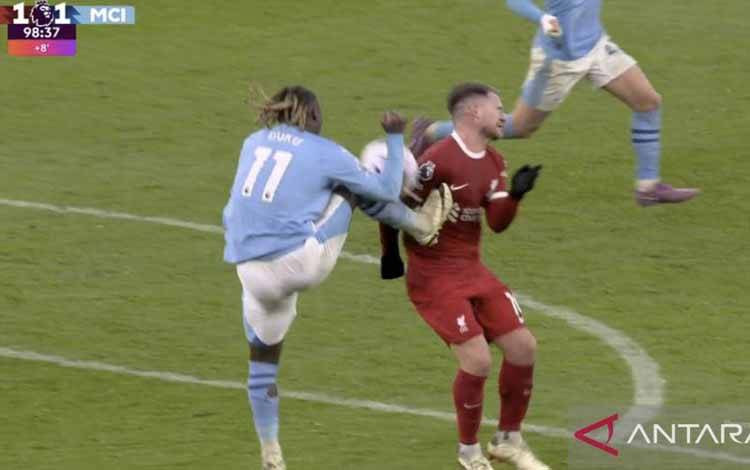 Klopp Sebut Liverpool Layak dapat Penalti Usai Insiden Doku dan Macca