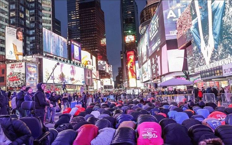Muslim di New York Sambut Bulan Suci Ramadan, Panjatkan Doa untuk Gaza