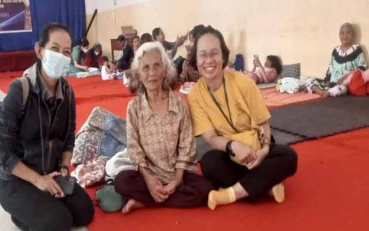 Pengungsi Lansia Terdampak Banjir di Palangka Raya Diberi Pendampingan