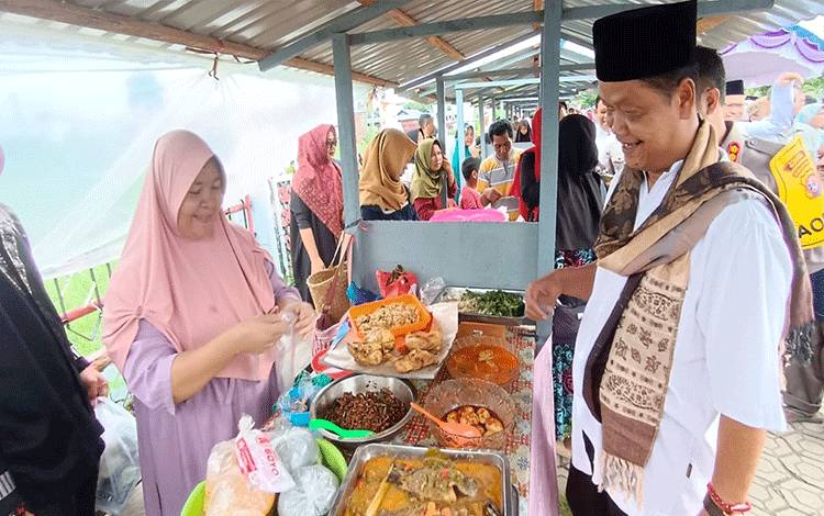 Pj Bupati Seruyan Resmikan Pasar Ramadan 1445 Hijriah di Kuala Pembuang