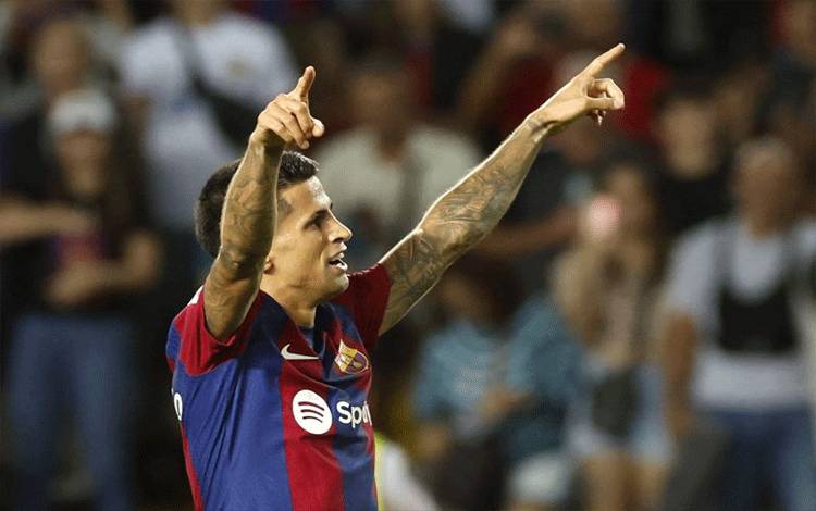 Joao Cancelo Akui Ingin Bertahan di Barcelona