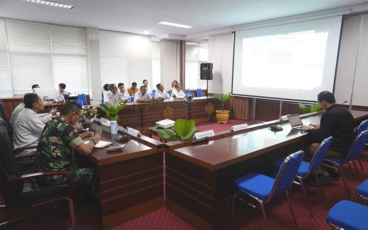 Stakeholder Provinsi Kalteng saat mengikuti rakor secara virtual bersama Kemendagri. (FOTO:TOMI/RIZALDI)