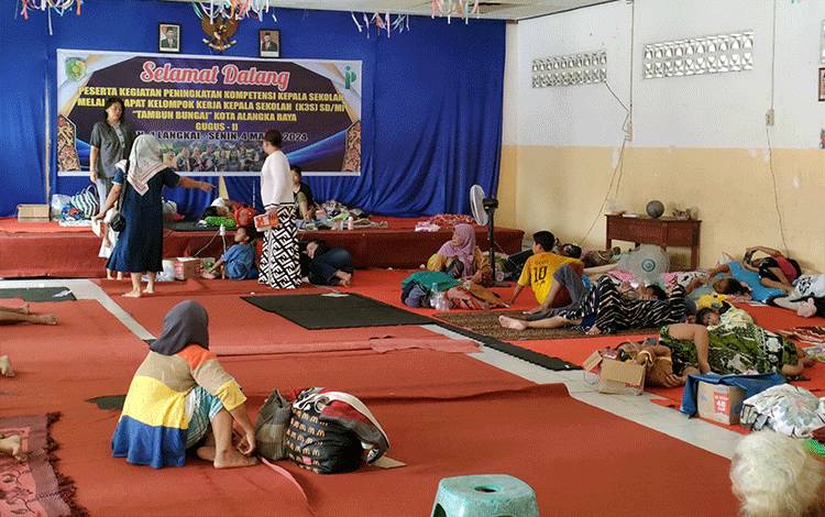 Kondisi pengungsi di Posko Langkai (Foto : PATHUR)