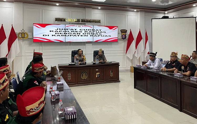 Jumat Curhat, Kapolres Kapuas Jalin Silaturahmi Kamtibmas Bersama Tokoh Adat dan Ormas