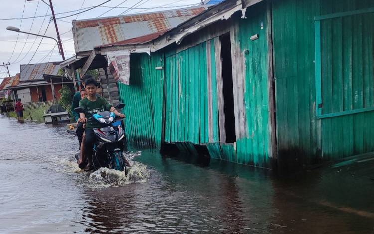 Sekda Kalteng Ingatkan Masyarakat Tetap Waspada Bencana Banjir ?