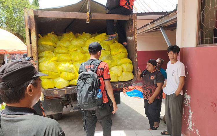 Pemko Palangka Raya Salurkan 627 Paket Sembako di Kelurahan Langkai