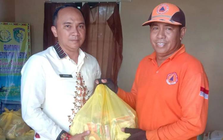 BPBD Salurkan 87 Paket Bantuan Sembako di Tanjung Pinang