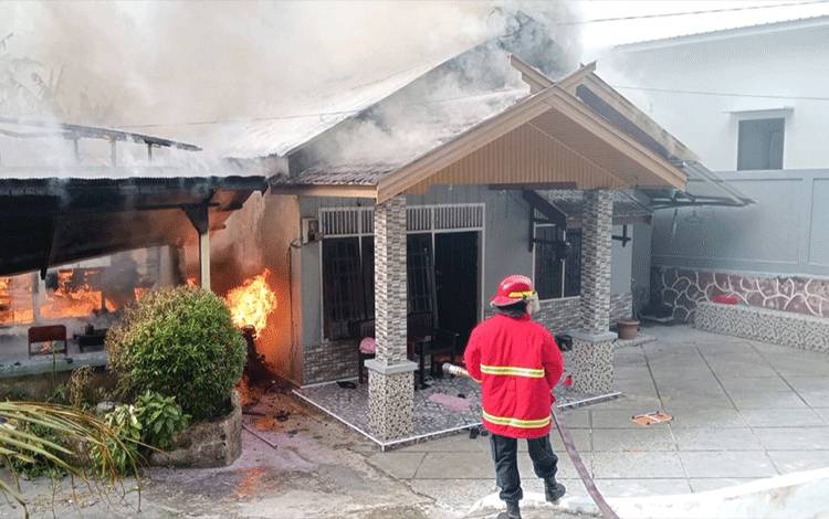 Plt Kadis Damkar dan Penyelamatan Kobar Minta Personel Tetap Siaga Penuh Selama Ramadan