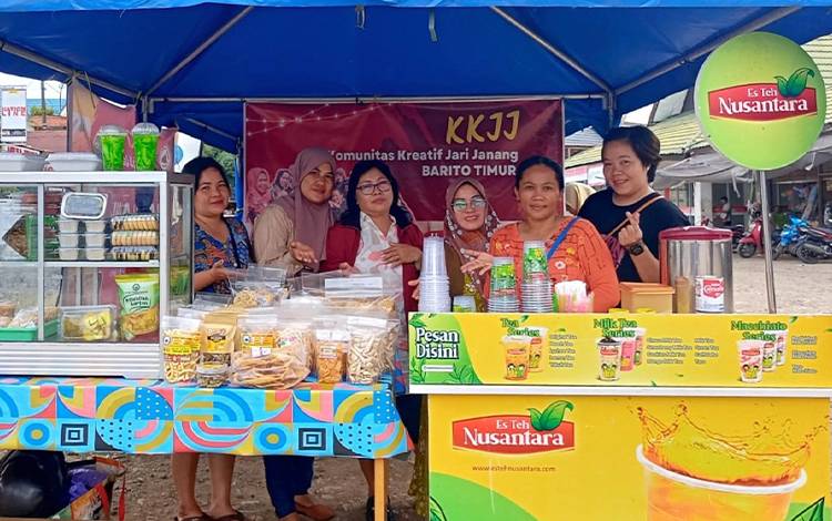 Komunitas Kreatif Jari Janang Ikut Jualan di Pasar Ramadan Pemkab Barito Timur
