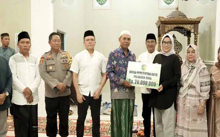 Pemko Palangka Raya Hibahkan Rp20 Juta Dukung Pembangunan Masjid Al-Muhajirin