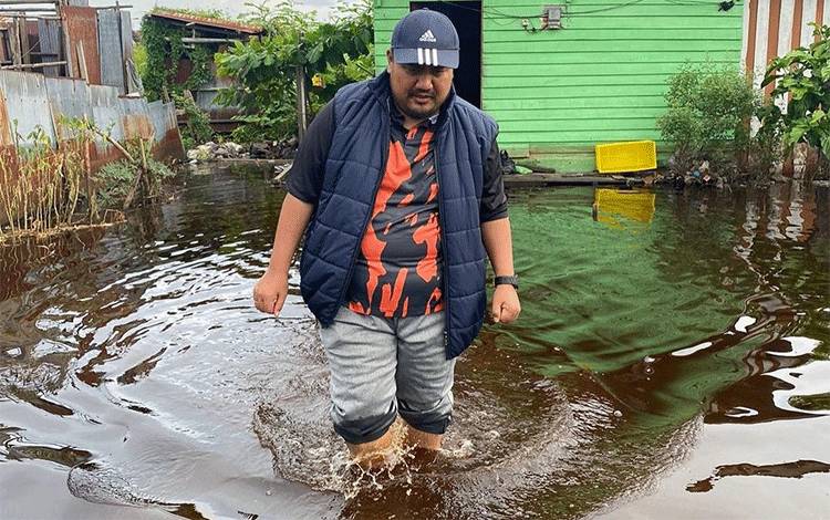 Tinjau Lokasi Banjir, Bersyukur Debit Air Menurun