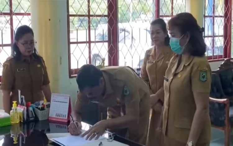 Jabatan Kepala Disparbudpora Kapuas Diserahterimakan