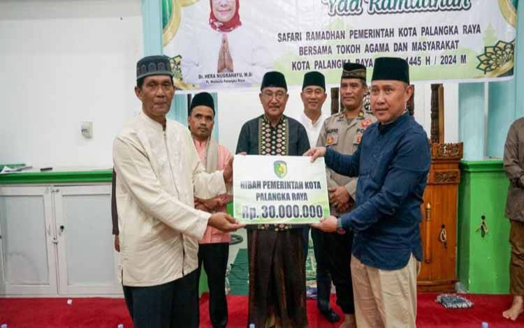 Pemko Palangka Raya Berikan Bantuan Dana Hibah ke Masjid Al-Kautsar