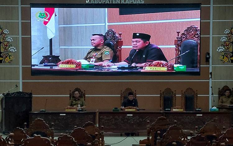 DPRD Kapuas Gelar Paripurna Penyampaian Pemandangan Umun Fraksi Terhadap 3 Raperda