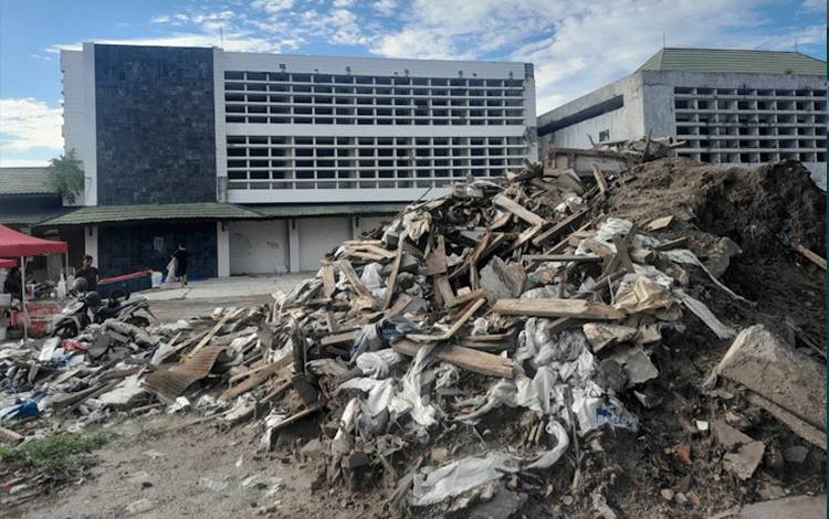 Gedung KONI Kalteng Jadi Tumpukan Sampah, Gubernur: Pembongkaran Didiskusikan dengan DPRD