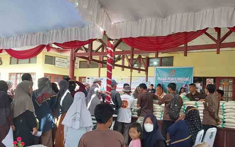 Warga Kecamatan Selat Sambut Baik Pasar Murah Beras dari Pemprov Kalteng