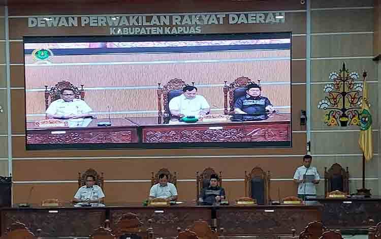 DPRD Kapuas Gelar Paripurna Penyampaian Jawaban Eksekutif Terhadap 3 Raperda