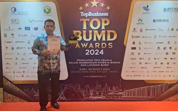 Perumdam Tirta Arut Kabupaten Kobar Raih Penghargaan Tertinggi Golden Trophy Top BUMD 2024