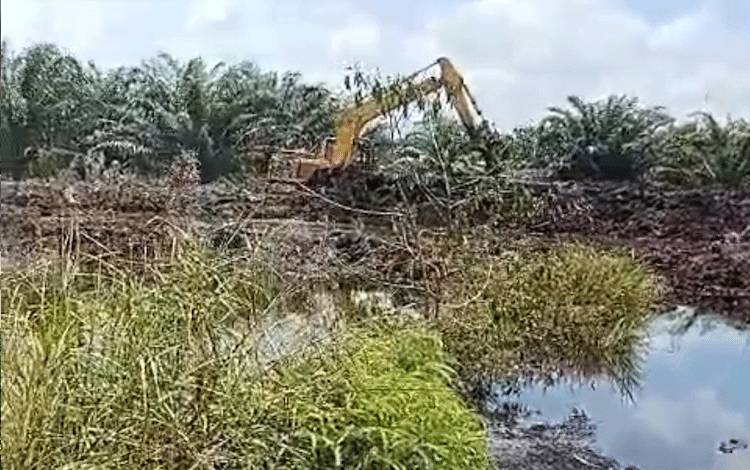 Tanggul di Terusan Sungai Kakap Terus Ditimbun, Lahan Warga Sekitar Kembali Banjir
