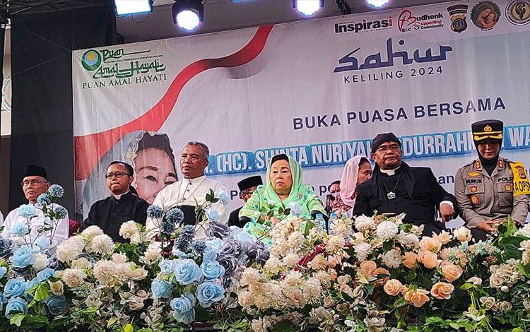 Istri Alm Gus Dur Buka Puasa di Gereja Santa Maria Wates DIY