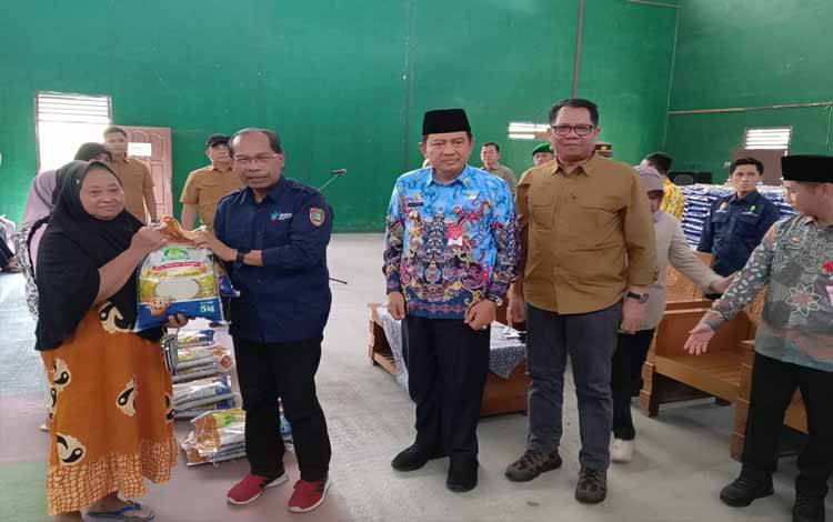 Pemprov Kalteng Didistribusikan 25 Ton Beras Pasar Murah ke Sebagian Wilayah Kobar