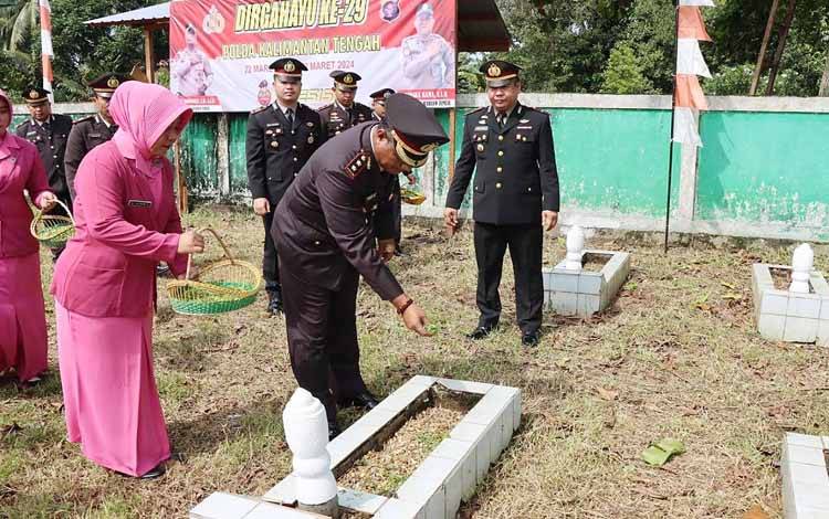 Peringati HUT Polda Kalteng, Polres Barito Timur Ziarah ke TMP Bumi Satria Ampah