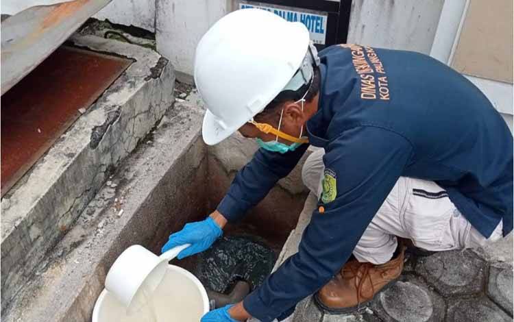 Dinas Lingkungan Hidup Palangka Raya Lakukan Pemeriksaan Kualitas Air di 30 Kelurahan
