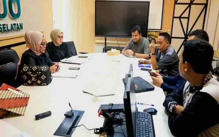 Unsur pimpinan dan Anggota DPRD Kalteng saat berdikusi dengan Dikbud Kota Tangsel terkait Digital Talent Scholarship, baru-baru ini. (FOTO: IST)