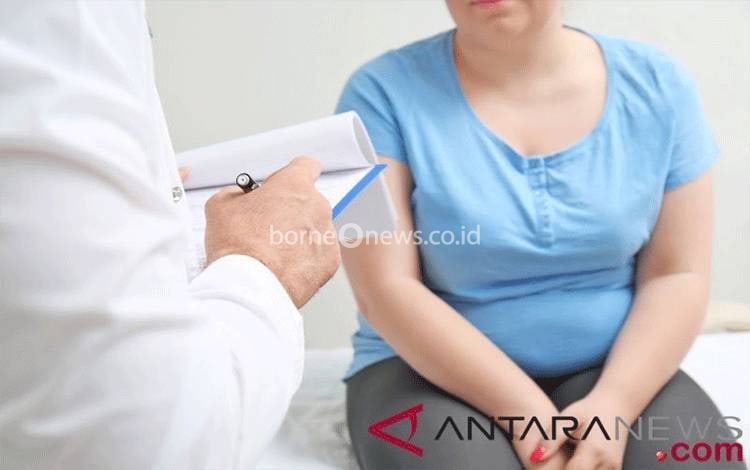 Ilustrasi-- Seorang pasien sedang berkonsultasi dengan dokter. (Shutterstock)