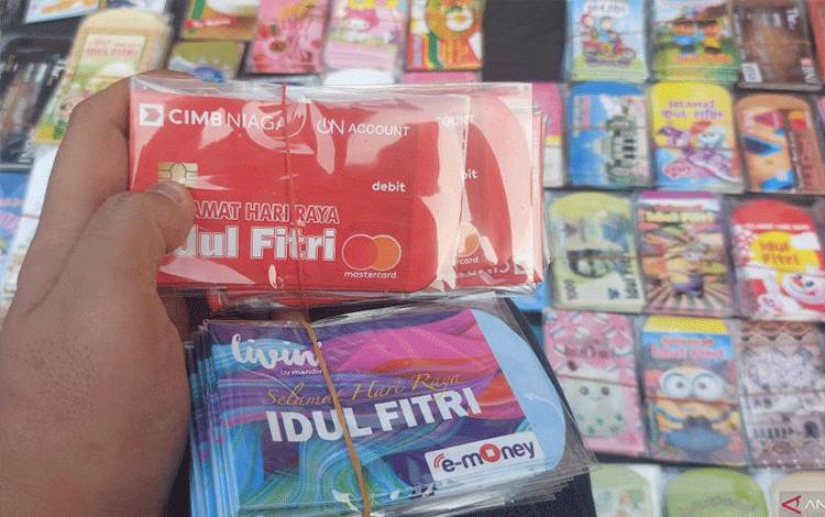 Amplop Lebaran Motif Mie Instan hingga Kartu ATM Makin Dicari