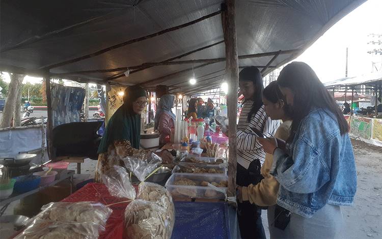 Trend Nonis Berburu Takjil Membawa Berkah Rezeki Pedagang di Kobar