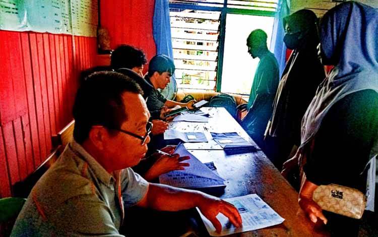 Sejumlah KPM di Kelurahan Pulau Kupang Terima BLT MRP