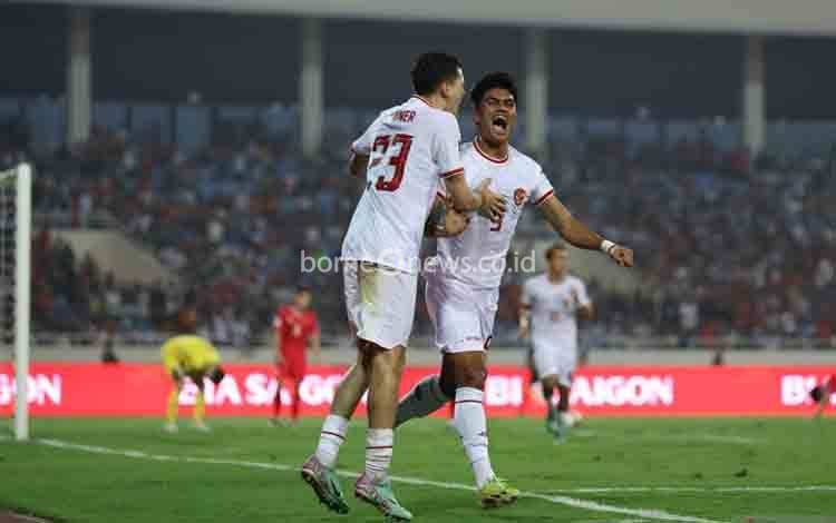 Striker timnas Indonesia Ramadhan Sananta berselebrasi seusai mencetak satu gol dalam kemenangan 3-0 Indonesia atas Vietnam dalam lanjutan kualifikasi Piala Dunia 2026 zona Asia putaran kedua Grup F di Stadion My Dinh, Hanoi, Selasa (26/3/2024). (ANTARA/Ho/PSSI)