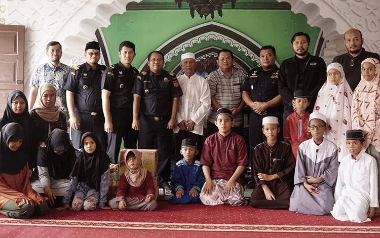 Bea Cukai Palangka Raya Berbagi Kebahagiaan di Bulan Ramadan