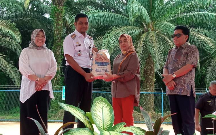 Ini Rincian Distribusi Zakat Fitrah dan Harta Keluarga H. Abdul Rasyid AS - Hj. Nuriyah di Kalteng