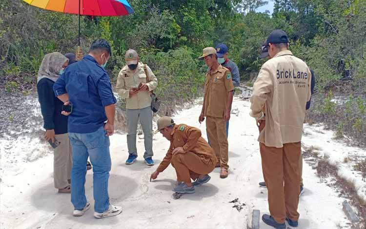 Tim PUPR PKP Kapuas Survey Lokasi Relokasi Rumah Rawan Banjir di Timpah