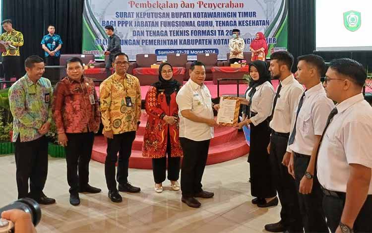 Bupati Kotim Serahkan SK 838 PPPK Tahun Anggaran 2023