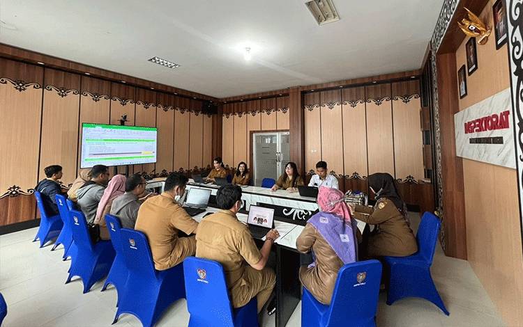 Rapat paparan terkait Prosedur Analitis di Ruang Rapat 2 Inspektorat Daerah Provinsi Kalteng. (FOTO: IST)