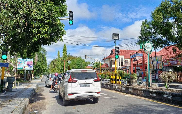 Lampu Lalu Lintas Simpang Tiga Perpusda Sampit Berfungsi Kembali