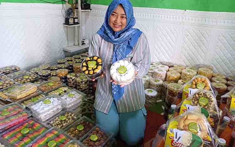 Usaha Kue Kering Rumahan di Sampit Raup Untung Puluhan Juta saat Ramadan