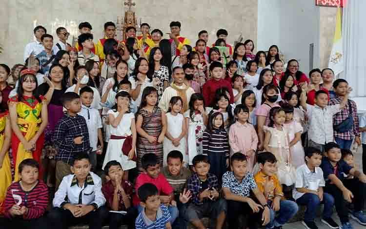 Umat Katolik Palangka Raya Gelar Misa Minggu Paskah
