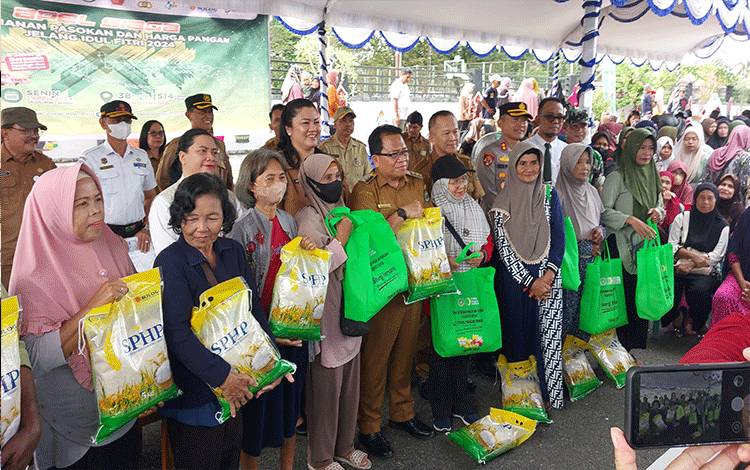Pj Bupati Buka Gerakan Pangan Murah Digelar DKPP Kapuas Jelang Idul Fitri 1445 H
