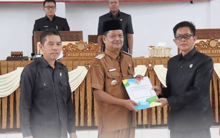 Pj Bupati Seruyan Terima Hasil Reses dan Pokir DPRD