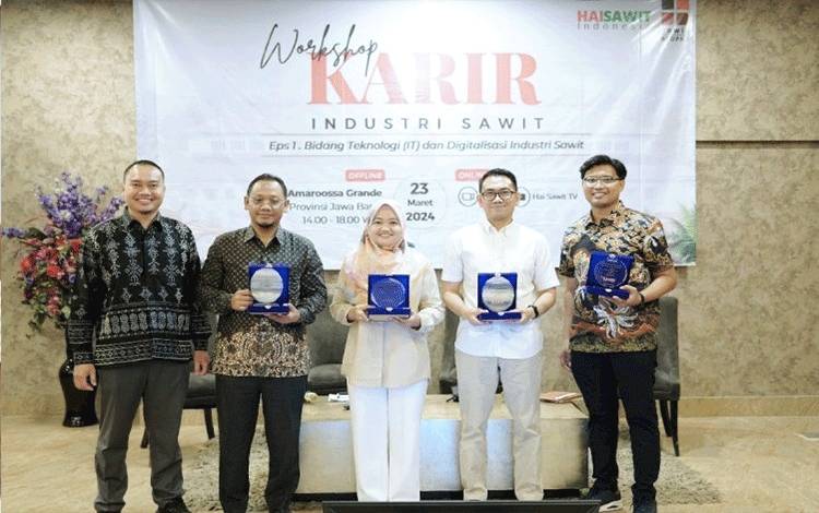 Penyelenggara dan para narasumber kegiatan Workshop Karir Industri Sawit. (FOTO: Rilis BPDPKS)