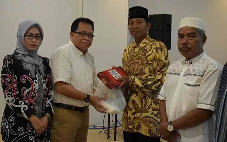 Jelang Idul Fitri 1445 H, DWP Kapuas Berbagi Dengan Warga